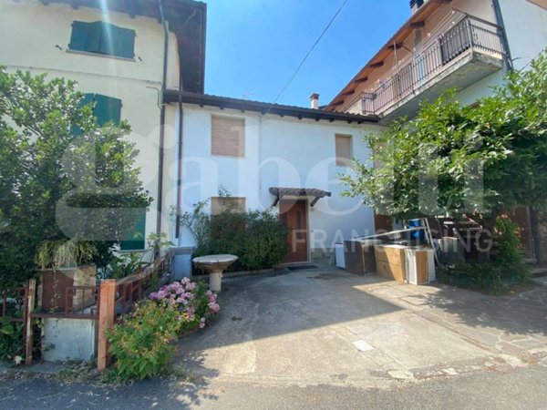 casa indipendente in vendita a Castel di Casio in zona Suviana