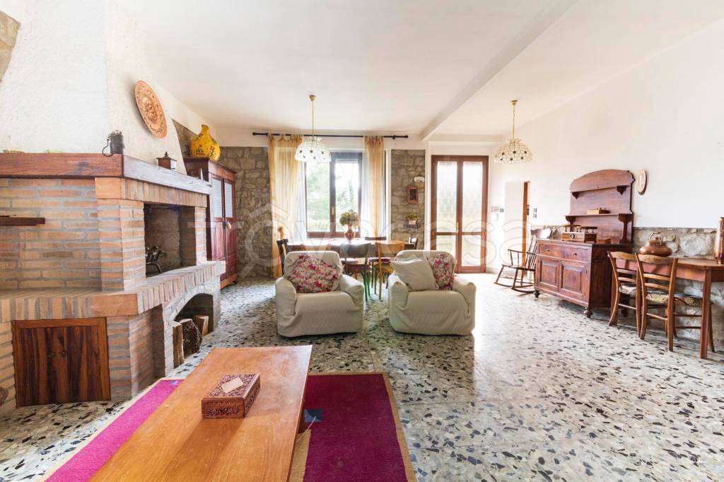 casa indipendente in vendita a Castel di Casio in zona Suviana