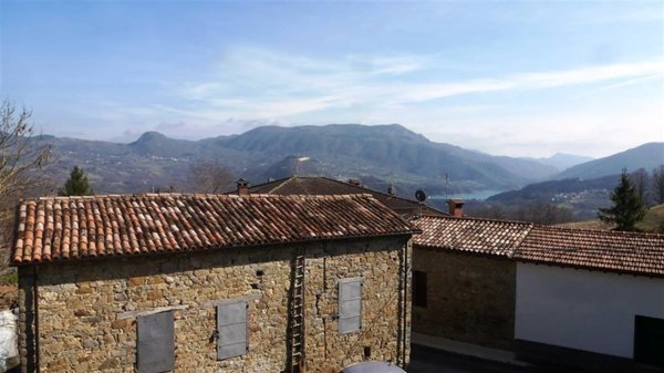 casa indipendente in vendita a Castel di Casio in zona Suviana