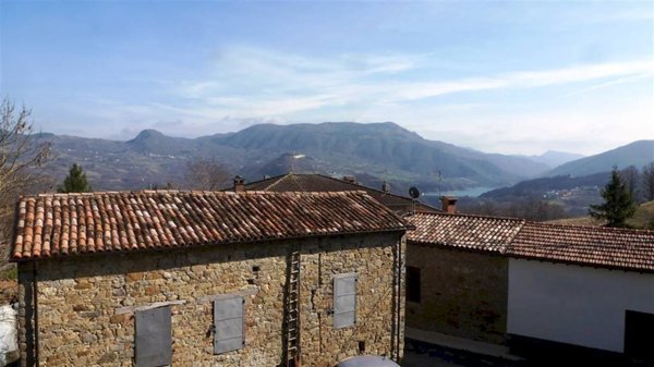 casa indipendente in vendita a Castel di Casio in zona Suviana