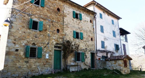 casa indipendente in vendita a Castel di Casio in zona Suviana