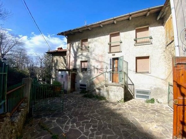 casa indipendente in vendita a Castel di Casio in zona Suviana