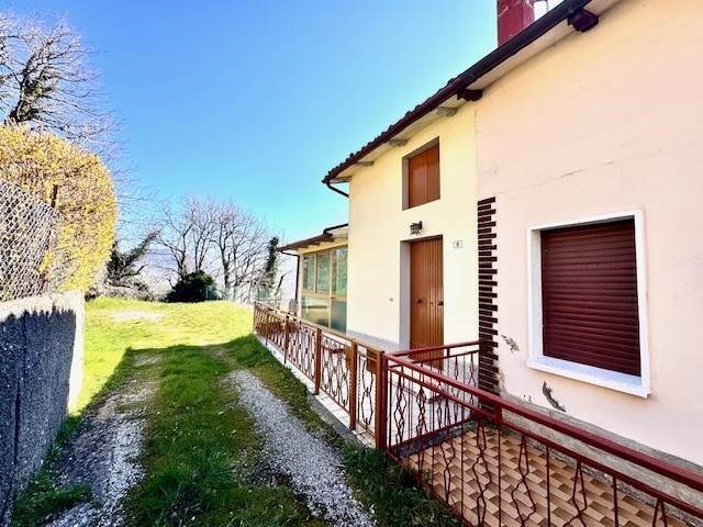 casa indipendente in vendita a Castel di Casio in zona Suviana