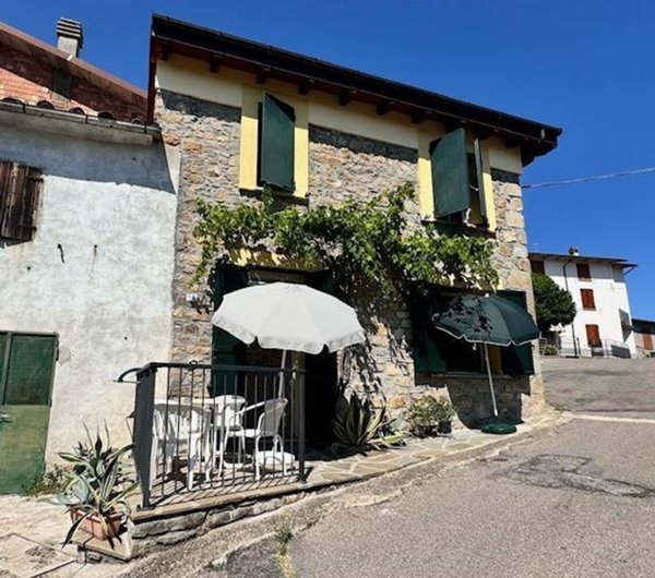 casa indipendente in vendita a Castel di Casio in zona Suviana