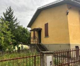intera palazzina in vendita a Castel di Casio in zona Suviana