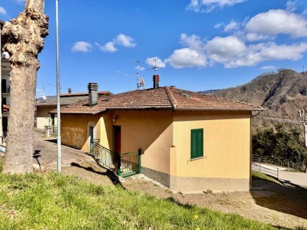 casa indipendente in vendita a Castel di Casio in zona Suviana