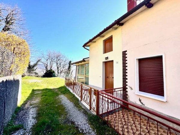 casa indipendente in vendita a Castel di Casio in zona Suviana