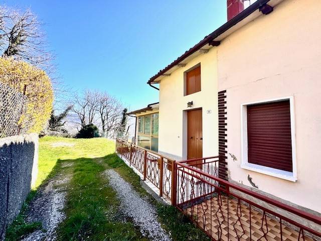 casa indipendente in vendita a Castel di Casio in zona Suviana