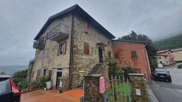 pentavano in vendita a Castel di Casio in zona Badi