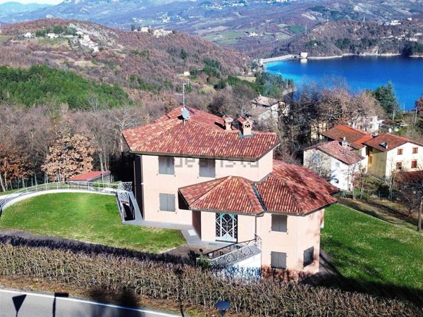 casa indipendente in vendita a Castel di Casio in zona Suviana