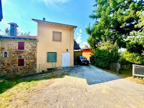 casa indipendente in vendita a Castel di Casio in zona Suviana