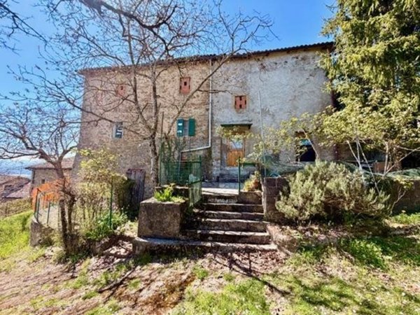 casa indipendente in vendita a Castel di Casio in zona Suviana