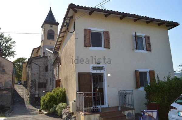 casa indipendente in vendita a Castel di Casio in zona Suviana