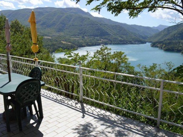 casa indipendente in vendita a Castel di Casio in zona Suviana