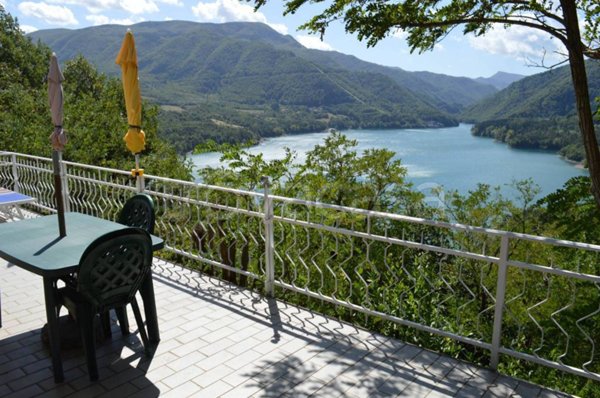casa indipendente in vendita a Castel di Casio in zona Suviana