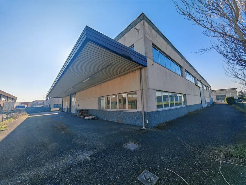 locale commerciale in vendita a Castel Guelfo di Bologna