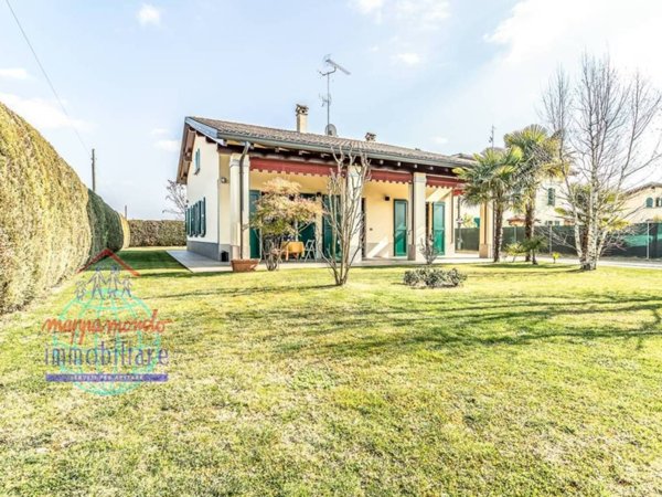 casa indipendente in vendita a Castello d'Argile