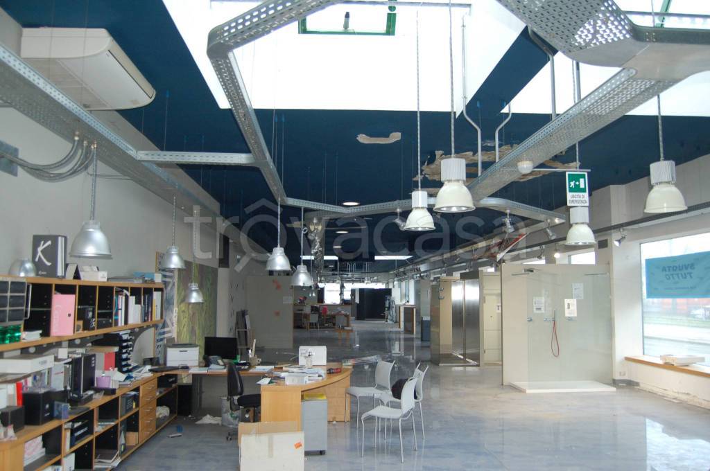 locale commerciale in vendita a Castello d'Argile