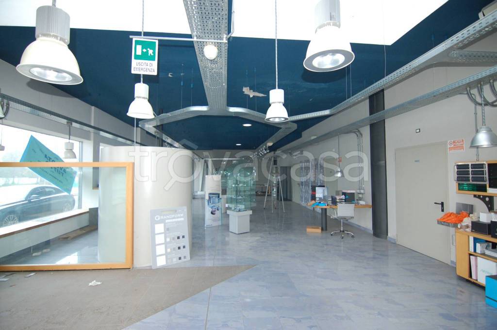 locale commerciale in vendita a Castello d'Argile