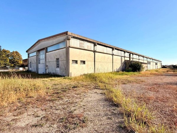 locale commerciale in vendita a Castello d'Argile