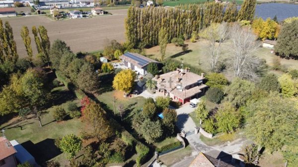 casa indipendente in vendita a Castello d'Argile