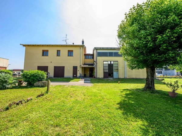 casa indipendente in vendita a Castello d'Argile