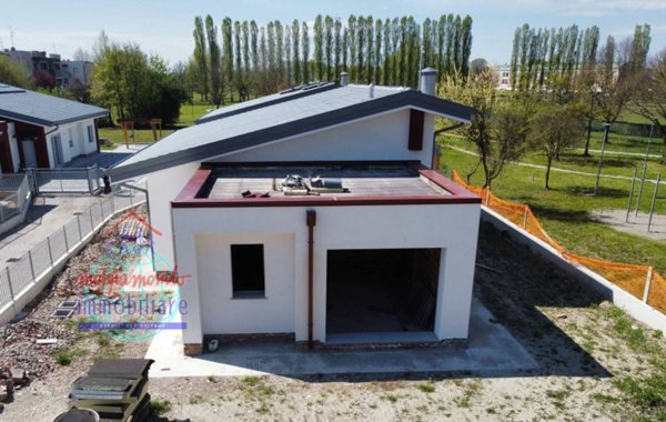 casa indipendente in vendita a Castello d'Argile