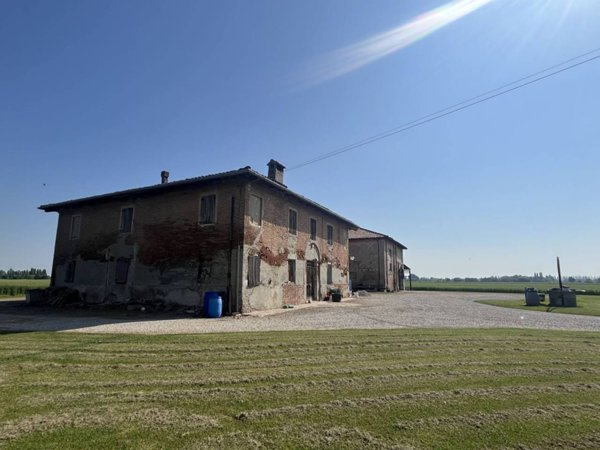 casale in vendita a Castello d'Argile