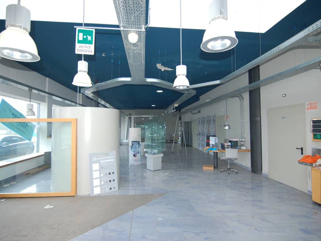 locale commerciale in vendita a Castello d'Argile