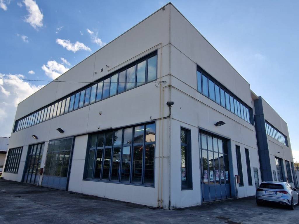 locale commerciale in vendita a Castel Maggiore
