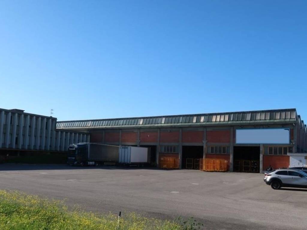 capannone in vendita a Castel Maggiore