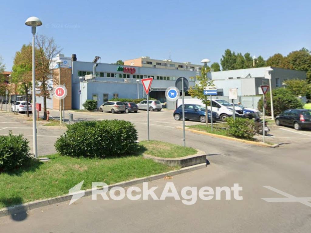 locale commerciale in vendita a Castel Maggiore