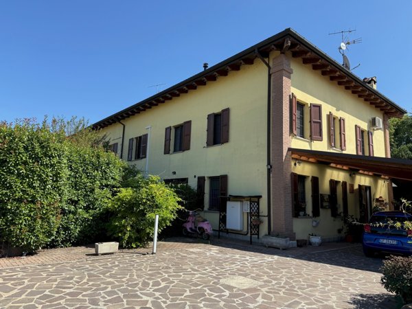 casa indipendente in vendita a Castel Maggiore in zona Sabbiuno