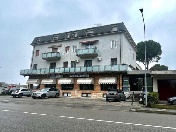 locale commerciale in vendita a Castel Maggiore