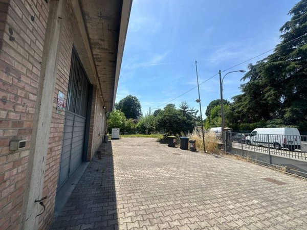 locale commerciale in vendita a Castel Maggiore