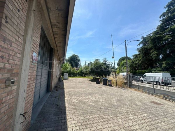 locale commerciale in vendita a Castel Maggiore