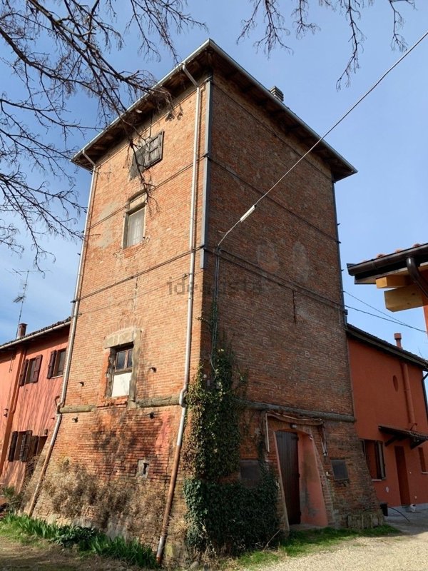 esavano in vendita a Castel San Pietro Terme