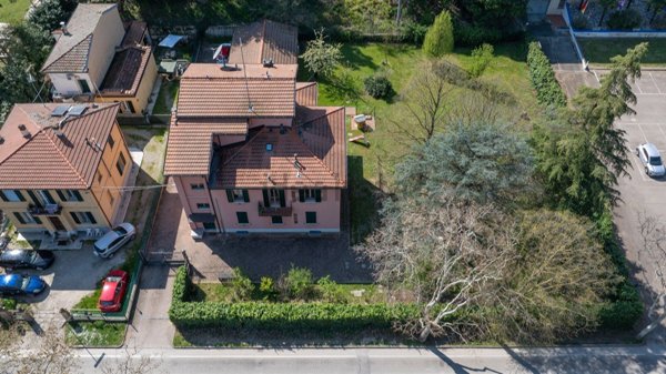 esavano in vendita a Castel San Pietro Terme