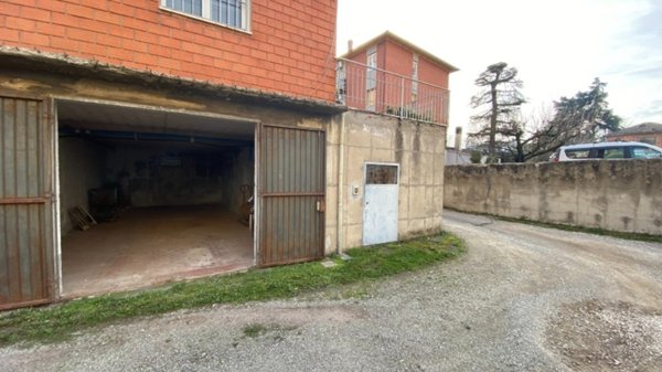locale di sgombero in vendita a Castel San Pietro Terme in zona Osteria Grande