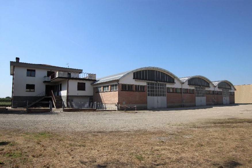 locale di sgombero in vendita a Castel San Pietro Terme in zona Osteria Grande