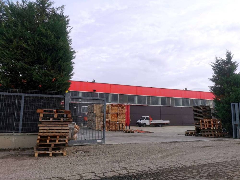 locale di sgombero in vendita a Castel San Pietro Terme