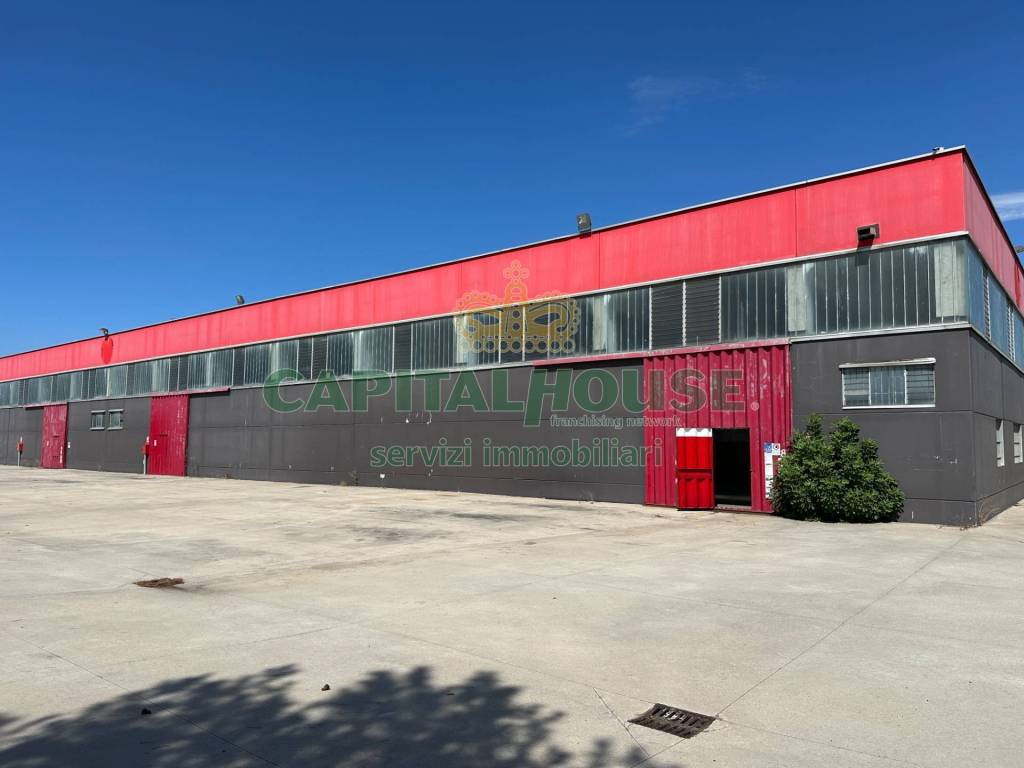 locale commerciale in vendita a Castel San Pietro Terme in zona Osteria Grande