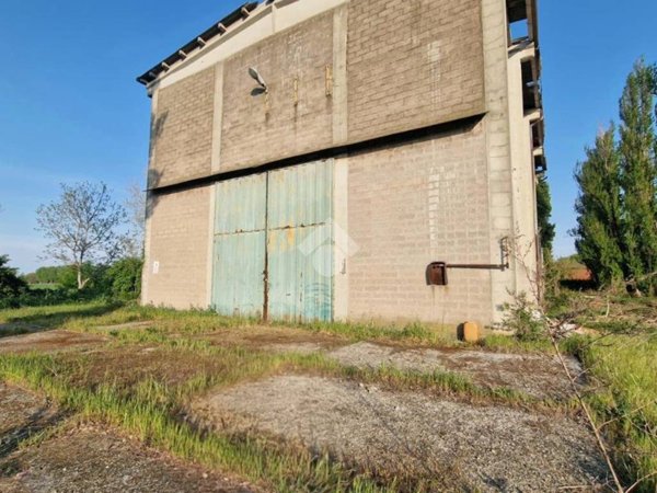 capannone in vendita a Castel San Pietro Terme in zona Gaiana