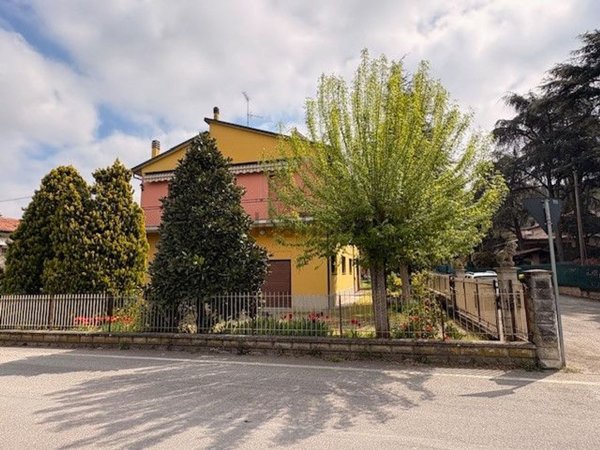 casa indipendente in vendita a Castel San Pietro Terme in zona Montecalderaro