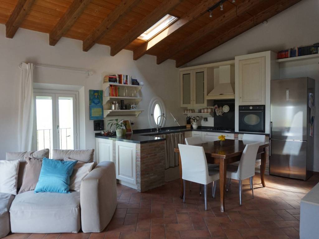 appartamento in vendita a Castel San Pietro Terme in zona Montecalderaro
