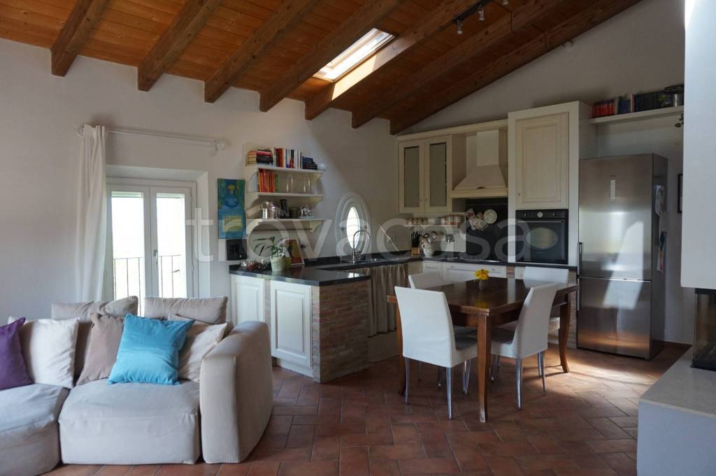 appartamento in vendita a Castel San Pietro Terme in zona Montecalderaro