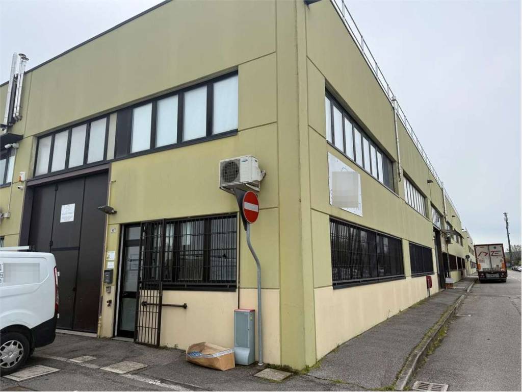 locale commerciale in vendita a Castenaso in zona Villanova