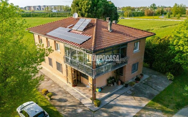 casa indipendente in vendita a Castenaso in zona Marano