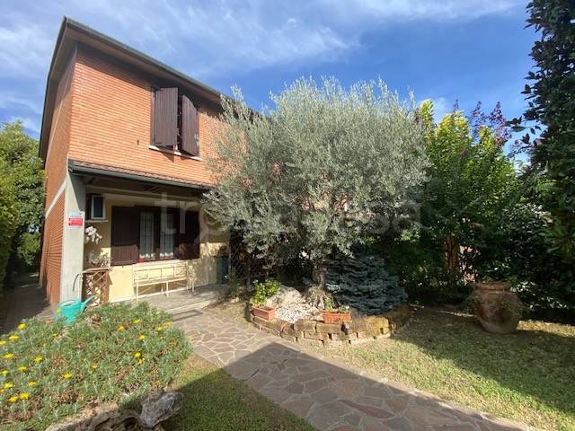 casa indipendente in vendita a Castenaso in zona Fiesso