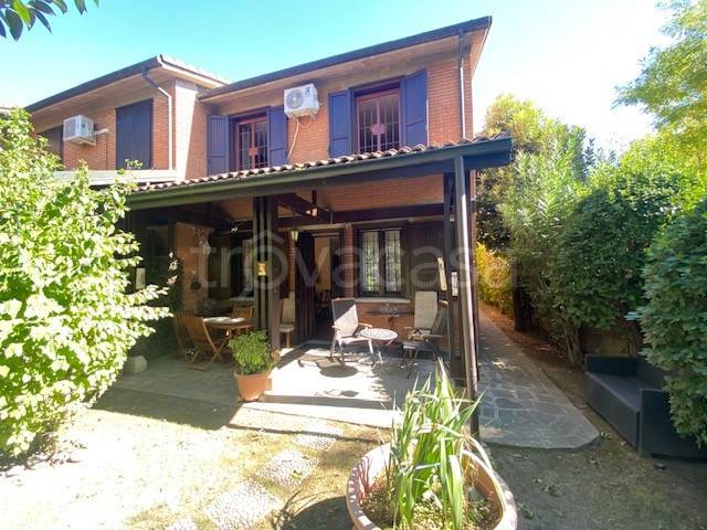 casa indipendente in vendita a Castenaso in zona Fiesso